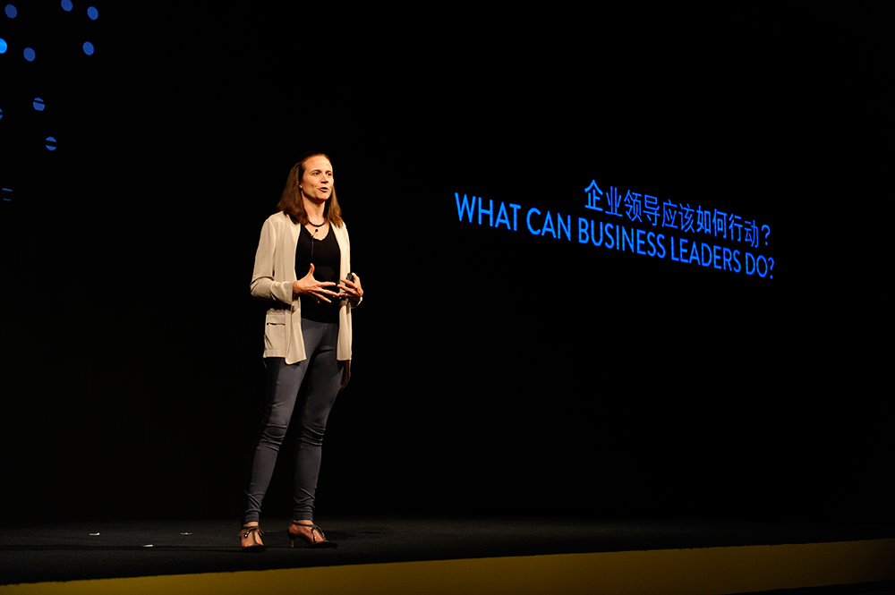 The Demand Institute의 사장이자 Nielsen의 수석 부사장인 Louise Keely가 중국의 소비자 주도 경제로의 전환에 대해 논의합니다.