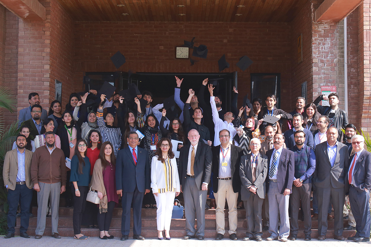 Celebración de la primera promoción de la Academia Nielsen en Pakistán. 