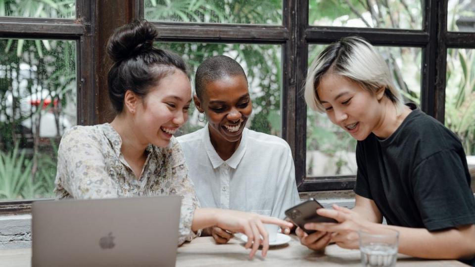 Giocare la partita: Rompere i pregiudizi con le influencer donne nello sport e nel gioco