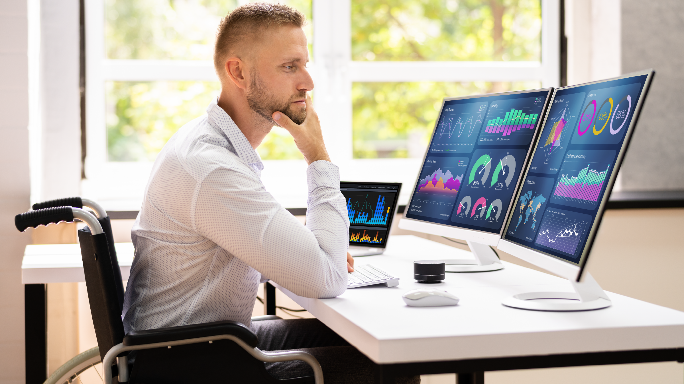 Marketer analyzing their media mix on a computer leveraging Nielsen's media impact solution.